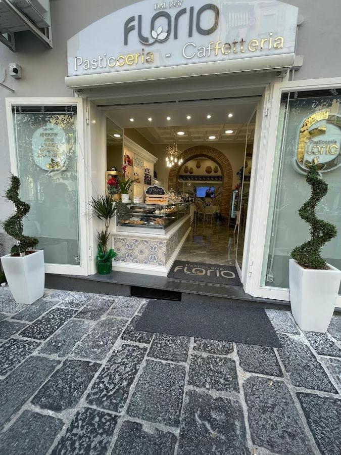 La Casetta Di Assunta Naples Exterior photo